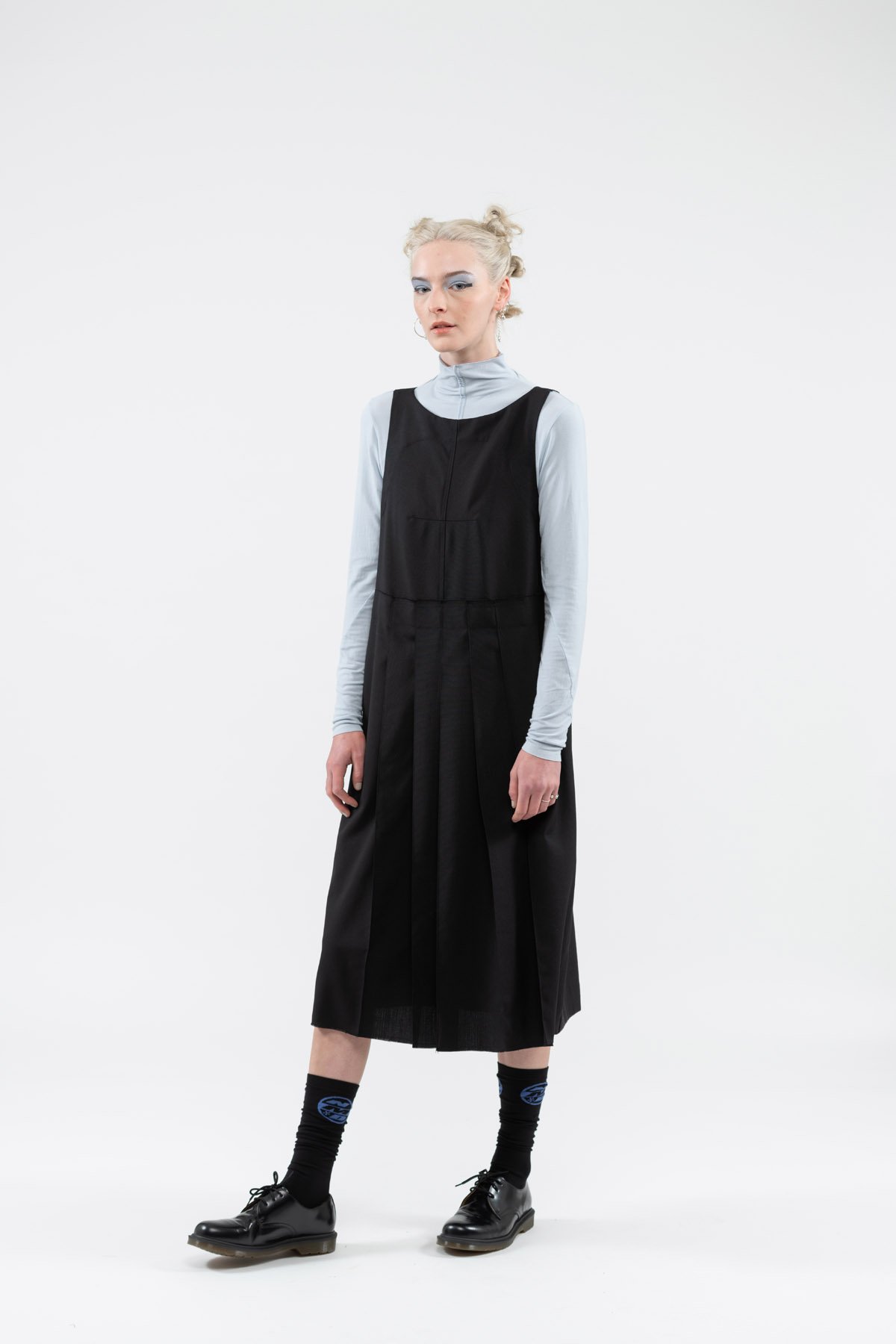 Black pinafore 2025 dress nz